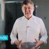 Халықаралық эстафета: Біртанов үш тілде еркін сөйлеп, қолды дұрыс жуу тәсілін көрсетті (ВИДЕО)