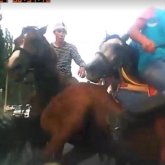 «Деңгейі осындай ұлтпыз ба біз?»: коронавирус анықталған аудан жастары көшеде көкпар тартуда (ВИДЕО)