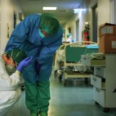 «Науқастардың саны артуы мүмкін»: індет басталғалы отбасын көрмеген дәрігер шындықты жайып салды (ФОТО)