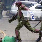 Полиция қызметкерлері карантин талабын бұзған баланы атып тастаған