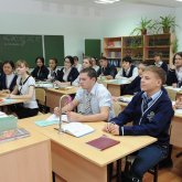 «12 мектеп – өзбек тілінде, 11 мектеп – ұйғыр тілінде»: сенатор аралас мектептердің көбейгенін жеткізді