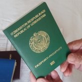 80 жастағы ақсақал алғаш рет туу туралы куәлігін алды