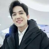 «Үйде жату өте қиын»: карантин кезінде Қазақстанға оралған әншілер кімдер?