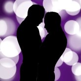 «Бізді ешкім қабылдамайды»: Екі қазақ жігіті өздерінің «гей» екендігін мойындады (ВИДЕО)