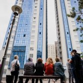 Нұр-Сұлтанда 8 жыл бойы үлескерлерді әуре-сарсаңға салған тұрғын үй кешені пайдалануға берілді