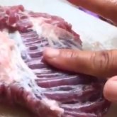 «Қозғалатын» ет жұрттың зәресін алды (ВИДЕО)