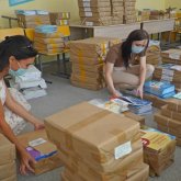 Нұр-Сұлтан мектептеріне жаңа оқулықтар таратылып жатыр