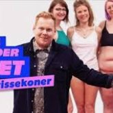 Данияда балаларға тыр жалаңаш ересектер сабақ беріп жүр