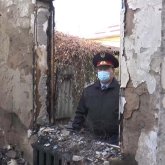 «Ағасы мен інісі жанып кетті»: Алматыда жеке үйден өрт шықты (ВИДЕО)