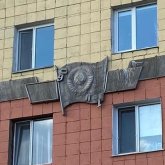 «Қаламызда Назарбаев даңғылындағы Кеңес одағы гербі мен БЛКСМ белгісін алып тастайтын жан болмай отыр» - ақын