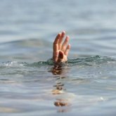 Атырауда 20 жастағы бойжеткен көпірден секіріп көз жұмды