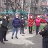 Алматылықтар учаскелік инспекторға тосын сый жасады (ВИДЕО)