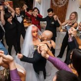 Елордалық азамат қуыршаққа үйленіп, той жасады (ФОТО)