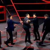 «К...тіңді қыс»: тікелей эфирде белгілі саясаткерлер төбелесті (ВИДЕО)