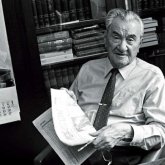 «Қанша мадақтасақ та, Қонаевтың кезінде 700-ден аса қазақ мектебі жабылды» - қаламгер