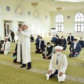 Мешіттерімізде бір жылдық үзілістен соң алғаш рет жұма намазы оқылды
