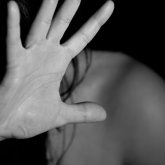 «Күніне 15 еркекпен жаттым»: Бахрейнде секс-құлдықта болған қыз сұхбат берді (ВИДЕО)