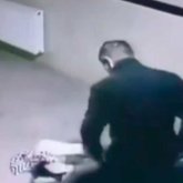 «Жалаң аяқ көше кезіп кеткен»: Ақтөбеде зейнеткерді ұрып-соққан күдікті ұсталды