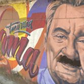 Алматыда біреулер Дінмұхамед Қонаев бейнеленген муралды бүлдіріп кеткен