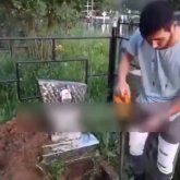 Хайп қуған тиктокерлер қабір ашып жатыр (ВИДЕО)