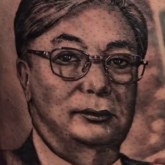 Қазақстандық Тоқаевтың бейнесін денесіне салдырды