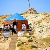 «Cадақаны жәшікке емес, Kaspi Gold-ыма жіберіңдер»: Түркістандағы әулиелердің басын бизнеске айналдырғандар кімдер?