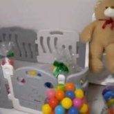 «Анаңды аясаңшы»: Бесік тойда жаңа туған сәбиге нағашыларынан келген дүние елдің талқысына түсті (ВИДЕО)