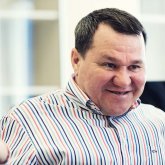 «2 мыңға жуық қызметкер жұмыссыз қалды»: Қазақстандық миллиардерге іздеу жарияланды