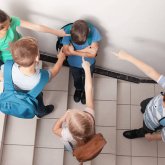 Желідегі кибербуллинг: Мәжіліс депутаты бірінші оқылымда мақұлданған заң жобасын түсіндірді