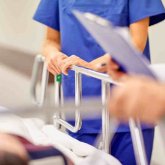 Жүкті әйелді қуып шыққан: Елордада дәрігердің науқасқа деген дөрекілігі ВИДЕОға түсіп қалды