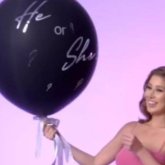 Әсел Асқар гендер-пати жасап, баласының жынысын жария етті (ВИДЕО)