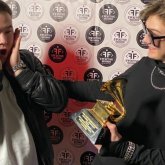 Иманбек Лос-Анджелестен жеткізілген Грэмми сыйлығын көрсетті