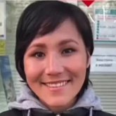 «Халық қолдайды деп ойламаппын»: Үйге жөндеу жұмысын жүргізіп, ән шырқаған ару өзінің қалай танымал болғанын айтты (ВИДЕО)