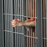 Түрмедегі бір адамға айына 88 мың теңге жұмсалса, бала күтімімен үйде отырған анаға бір тиын да төленбейді