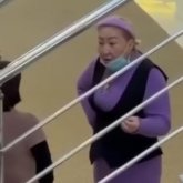 «Я вам не пешка»: Ұлттық кітапхана басшысы қызметкерін жұлқыды