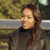 «Шымкенттің нағыз қара домалақ қызымын»: Анасы – қазақ, әкесі – афроамерикалық ару 21 күй шерте алады