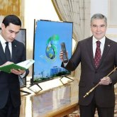 Әкеден балаға: Түрікменстанның жаңа президенті сайланды