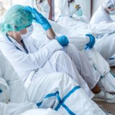 Пандемия кезінде жұмыс істеген медицина қызметкерлері үстемақыларын әлі ала алмай жүр