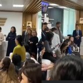 «Жұмысқа шықпаймыз»: «Хабар» арнасының журналистері жалақыны көтеруді талап етіп бас көтерді