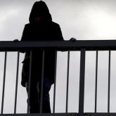 Өскеменде бойжеткен көпірден секірмек болды