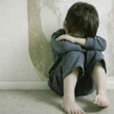 Бірінші сынып оқушысын зорлау оқиғасы: мектеп мұғалімі баланың өзін айыптады