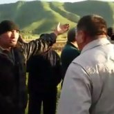«Қазақтарды ауылға кіргізбейміз!» деп тепсінген түркістандық өзбек кешірім сұрады