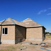 Түркістандық түлектер жағдайы төмен отбасыларға үй салып беріп жатыр