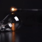 Сүйіктісімен жасырын кездесу үшін ауылдағы жарықты өшіріп тастаған электрикті тұрғындар сабап тастады