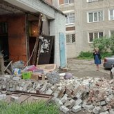 Өскеменде көпқабатты үйдің қабырғасы опырылып түсті