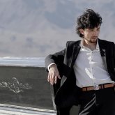 «Халықтың алдында кешірім сұраймын»: Әнші Нұрболат Қанай «Бозторғайым» әніне қатысты дау туралы айтты