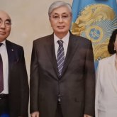 Тоқаев Қырғызстанның экс-президенті Ақаевты жұбайымен қабылдады