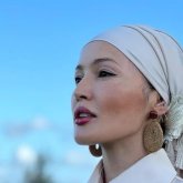 «Қартайыпсыз»: Кәмшат Жолдыбаеваның боянбай түскен суреті қызу талқыға түсті