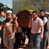 Қостанайда 5 жасар Мадинамен қоштасуға жүздеген адам жиналды