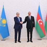 Тоқаев Әзербайжан Президенті Ильхам Әлиевті «Алтын Қыран» орденімен марапаттады
